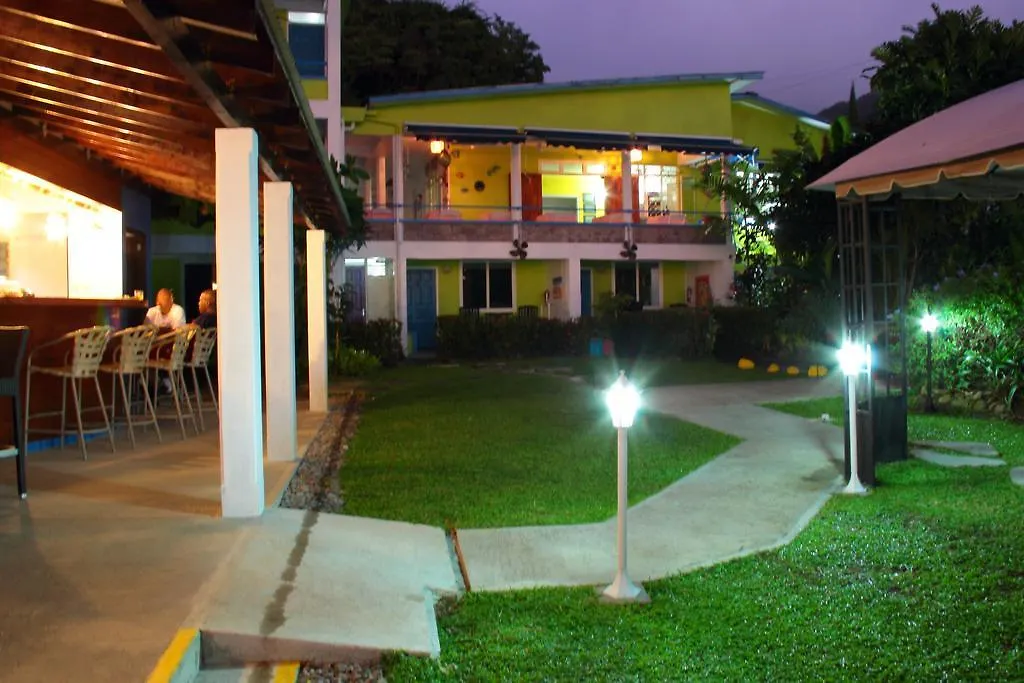 Castle Comfort Lodge Roseau