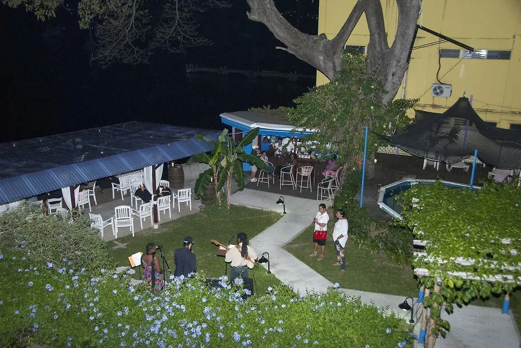 Castle Comfort Lodge Roseau