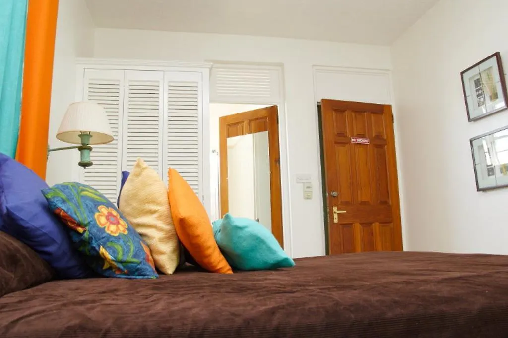 Castle Comfort Lodge Roseau